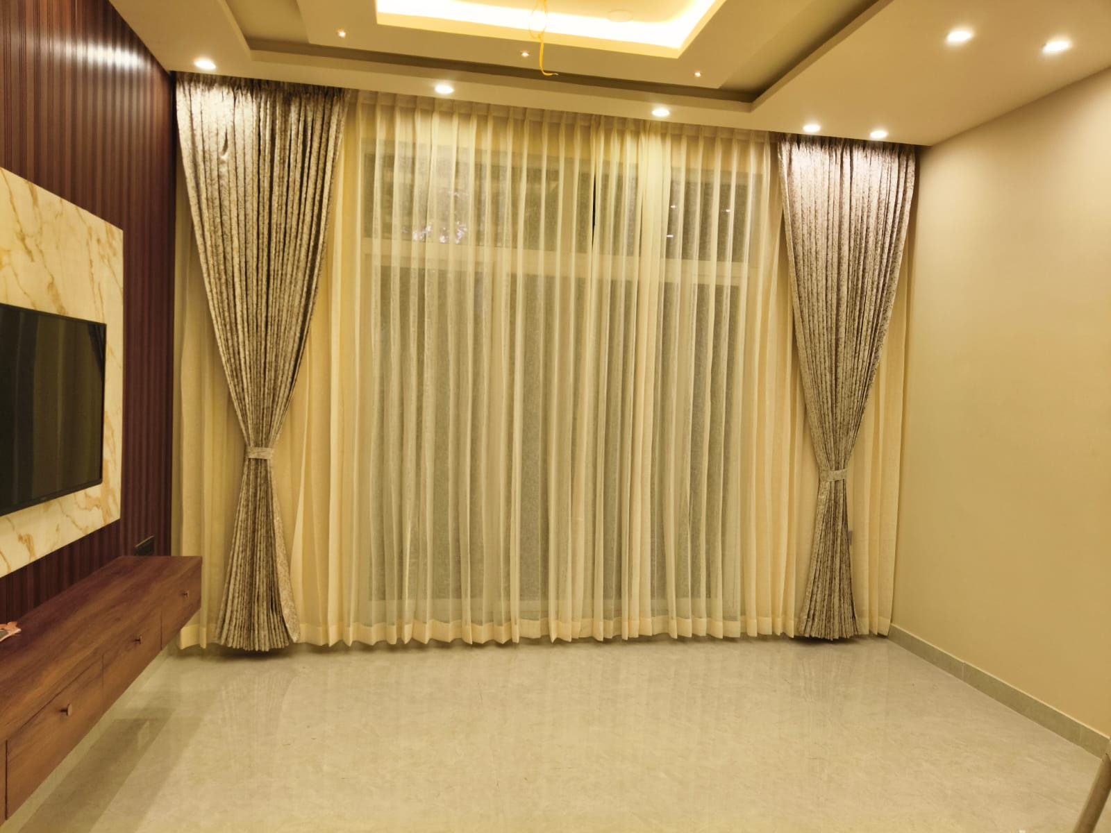 Living Room — Two-tone drapes